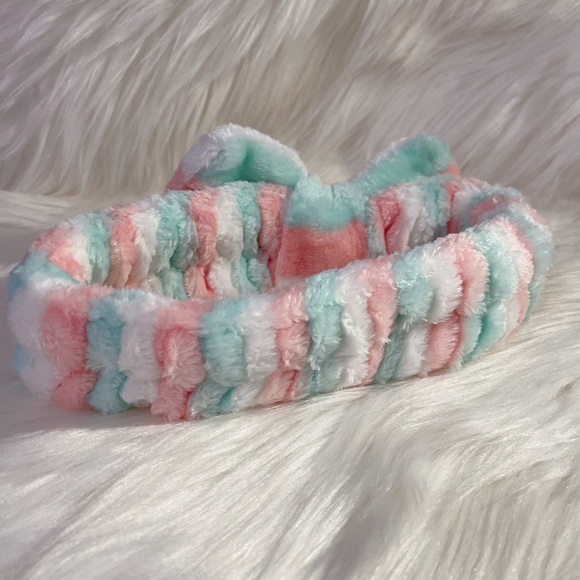 🍬2/$15 NEW Cute Pastel Bow Soft & Fluffy Makeup Headband - Picture 2 of 3